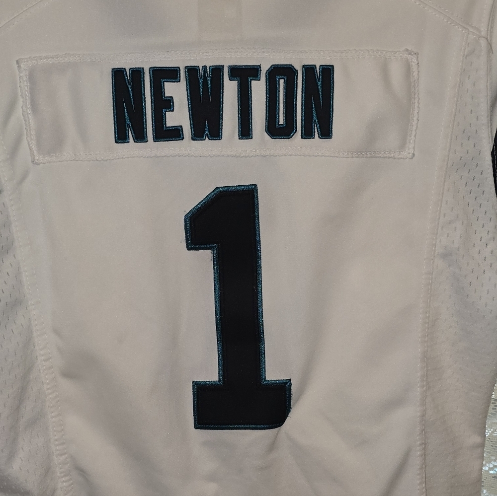 Vintage Cam Newton #1 NFL Jersey, White, XXL Youth Carolina Panthers Nike - Picture 6 of 7